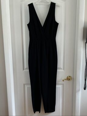 French Connection Black V-Neck Sleeveless Jumpsuit Sz 6